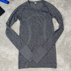 lululemon size 4 long sleeve shirt!